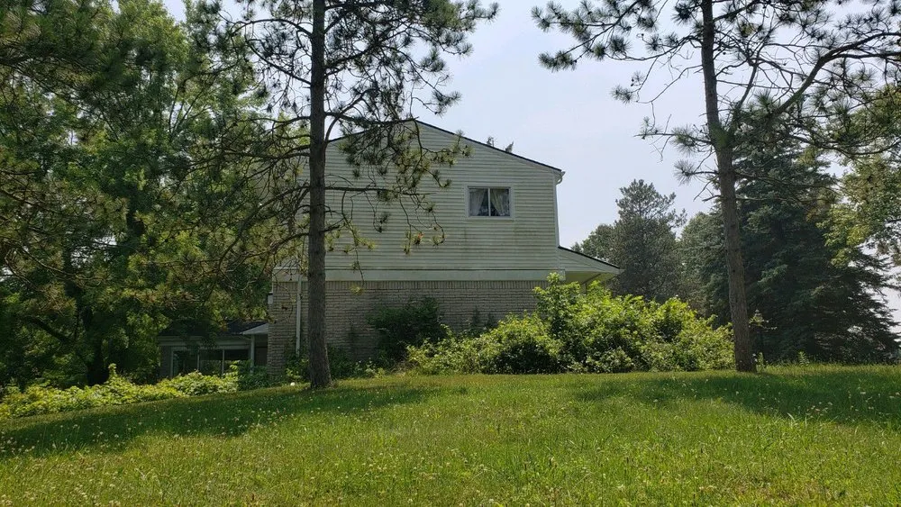 Reliable yard maintenance in Richmond, MI by Tatrabuilt