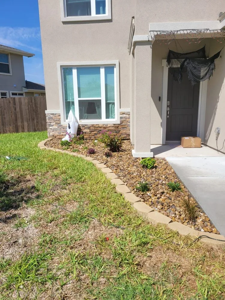 Custom outdoor landscaping in Alamo, TX - Tau Landscaping