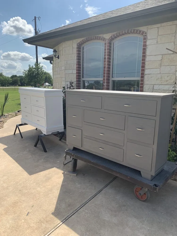 Reliable lawn care service for year-round maintenance in Del Valle, TX by Tave Lawns