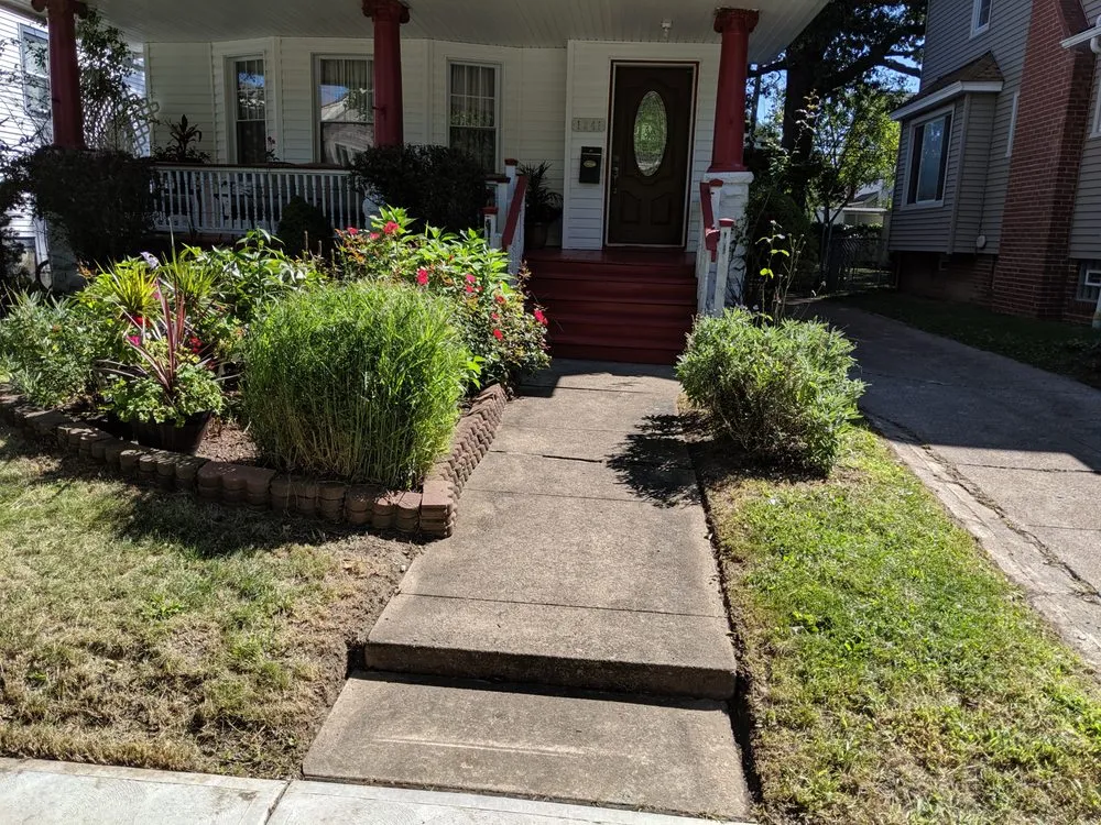 Expert yard maintenance in Parma, OH by Tayeh Landscaping