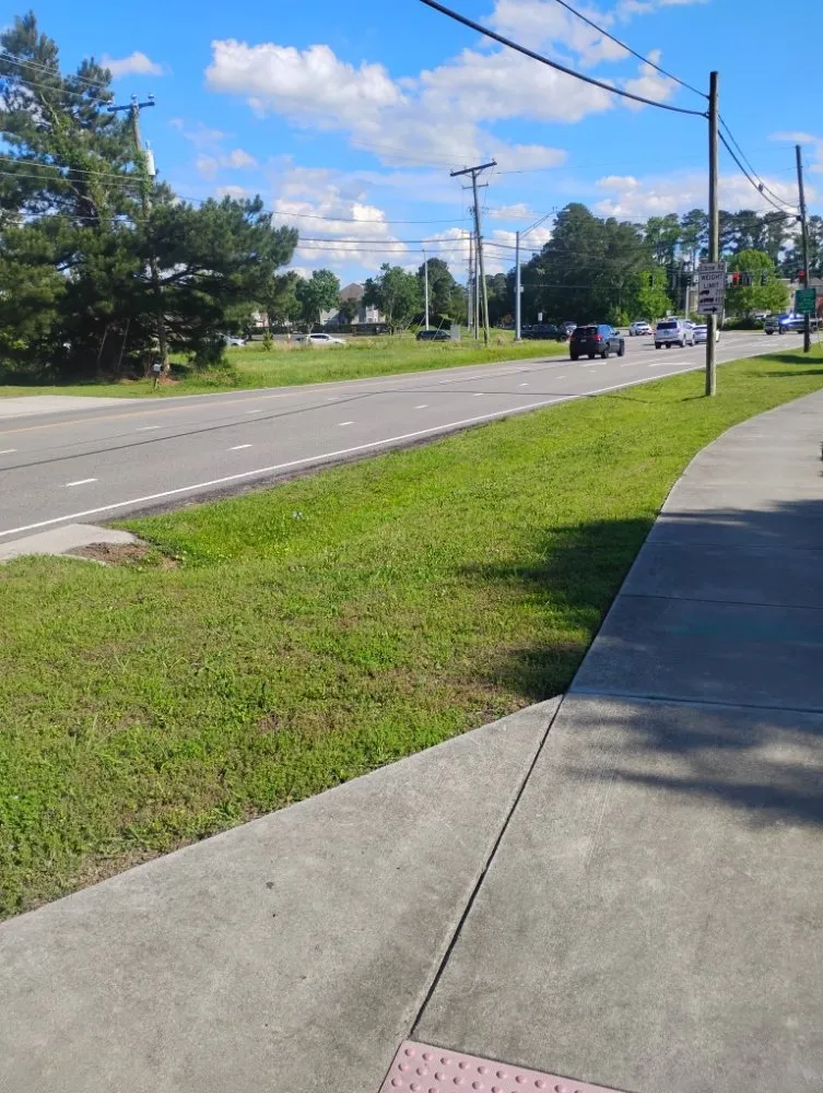 Professional lawn care service for homes across Newport News, VA - Tayes Lawncare Service