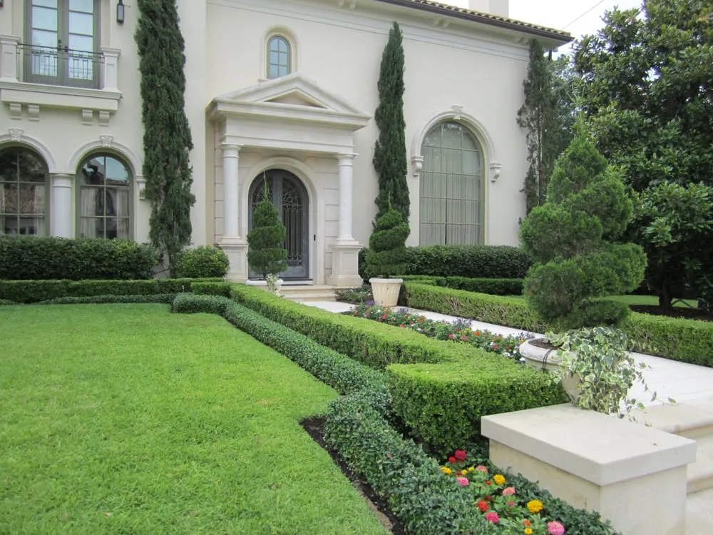 Top-rated lawn mowing service experts serving Houston, TX - Taylor Landscape & Gardens