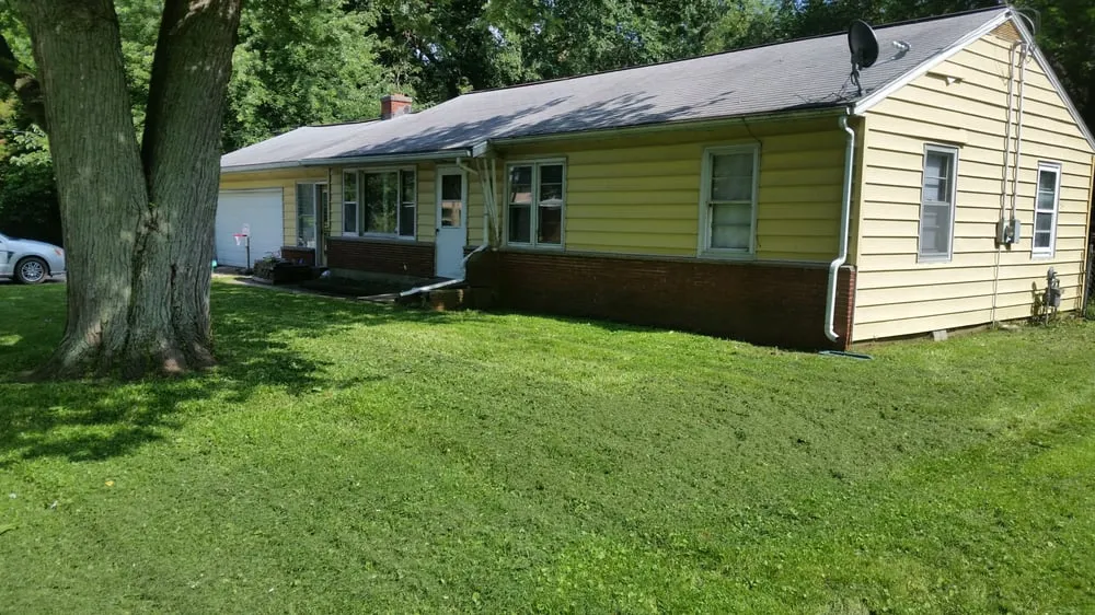 Top-rated yard maintenance in East Peoria, IL by Taylor Landscaping