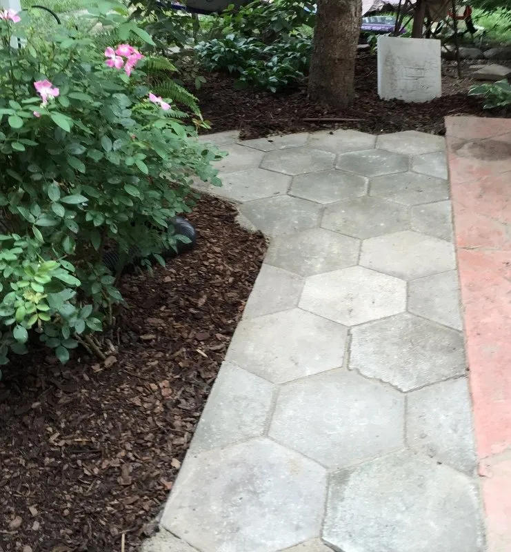 Reliable yard maintenance in Shawnee, KS by Taylor Lawn & Landscaping