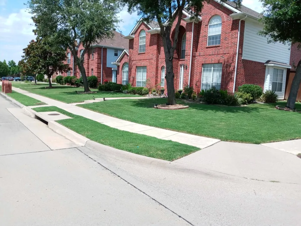 Professional garden landscaping experts serving Carrollton, TX - Taylor Lawn Care