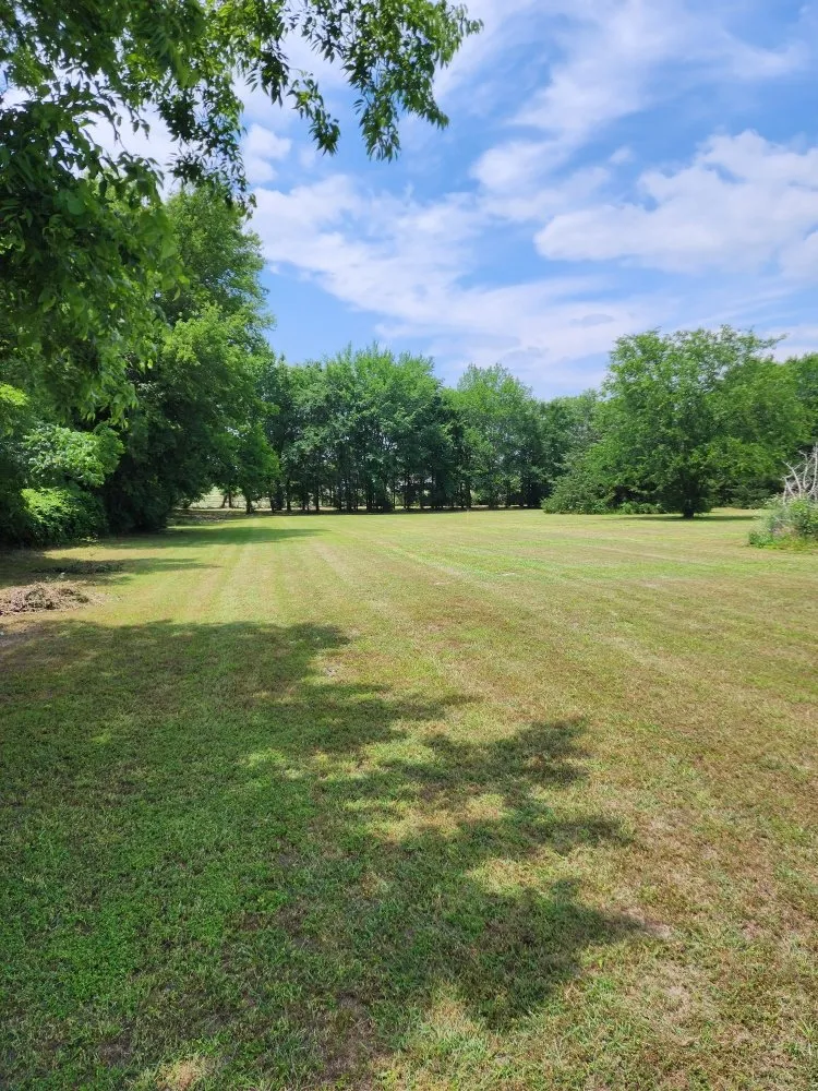 Expert lawn mowing service in Quinlan, TX by Taylor lawn Services