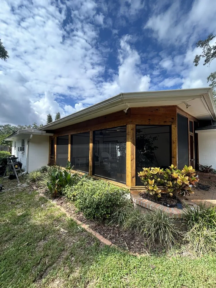 Custom garden landscaping in Sebring, FL by Taylor Screening