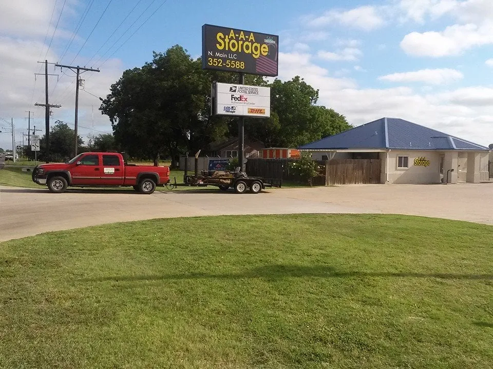 Trusted yard cleanup service for outdoor upgrades across Taylor, TX - Taylor'd Turfs