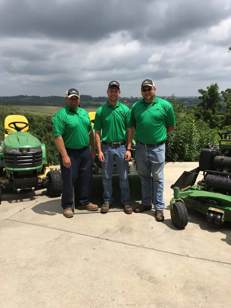 Expert garden landscaping with custom design in Saint Clairsville, OH by TayloredTurf