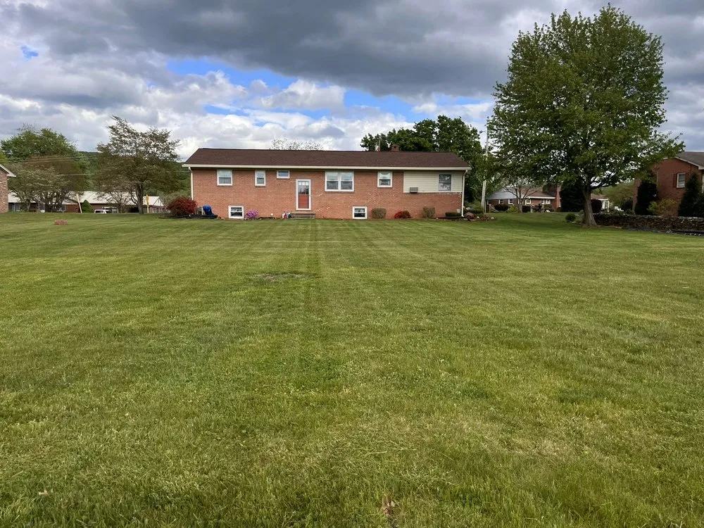 Expert lawn mowing service experts serving Waynesboro, VA - Taylors Lawn Care