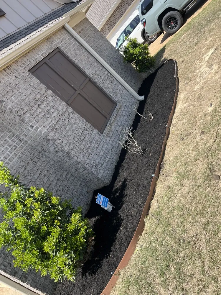 Custom yard maintenance with custom design in Hernando, MS by T&B Lawn Care