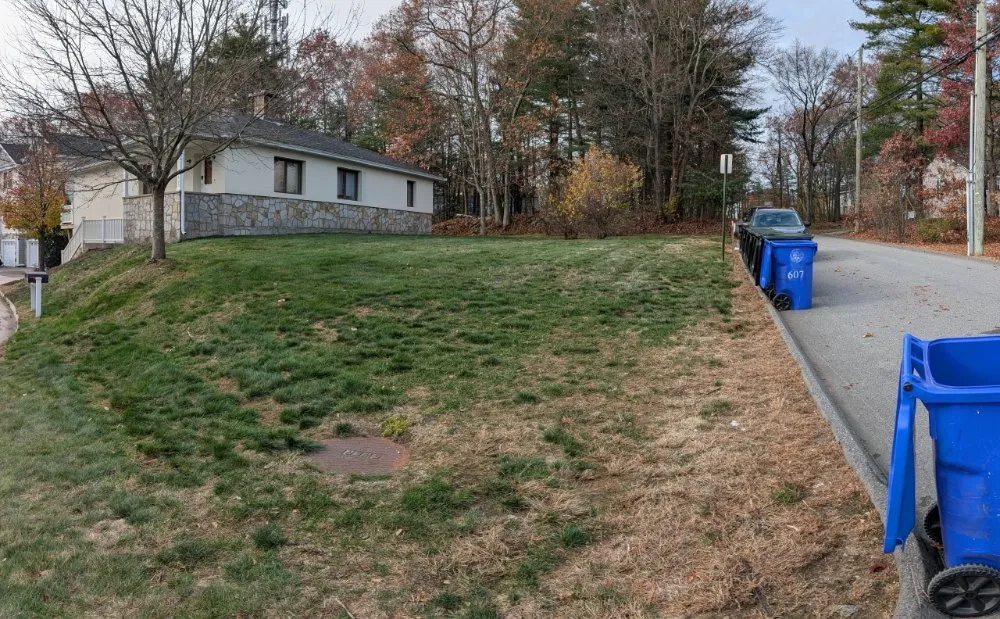 Top-rated lawn care service in Manchester, NH by Tbows Services