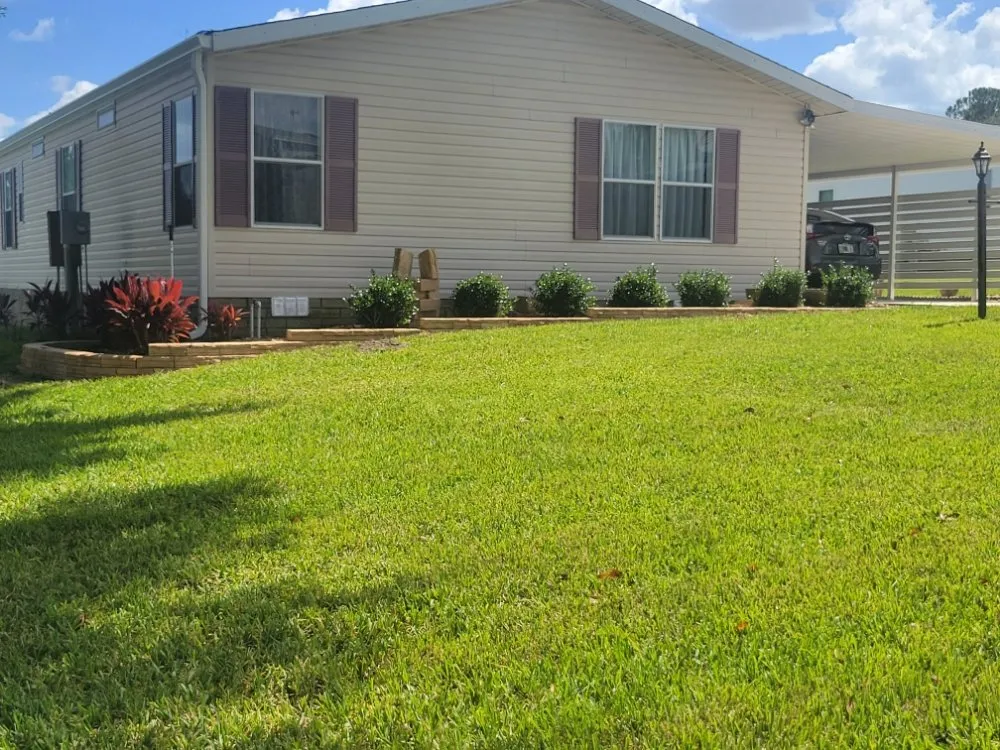 Custom outdoor landscaping for homes in Umatilla, FL by T&C Landscaping