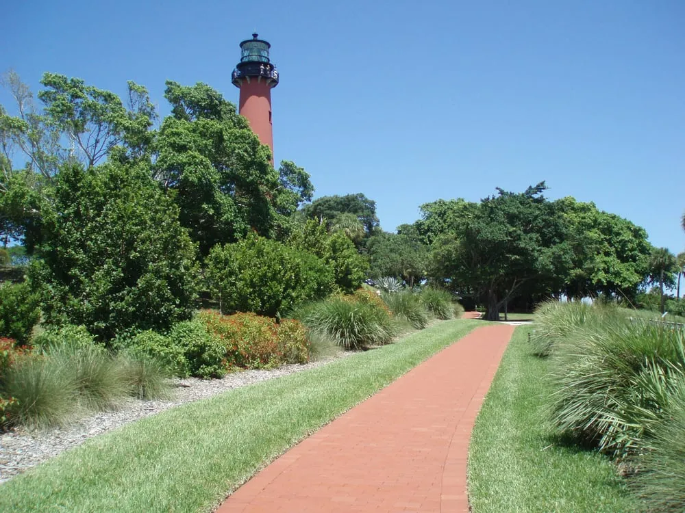 Affordable garden landscaping in Hobe Sound, FL by TCI ROOD