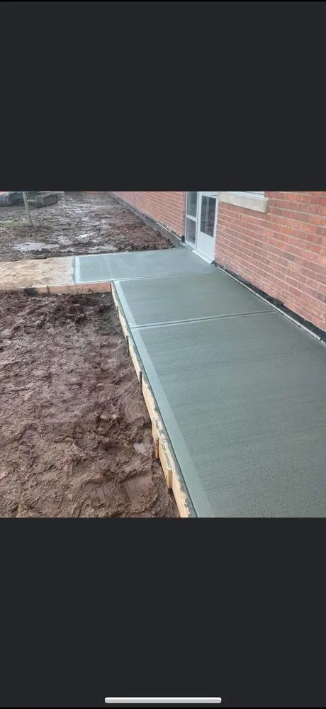 Professional lawn mowing service experts serving Mooresville, NC - T&D Concrete & Landscapes