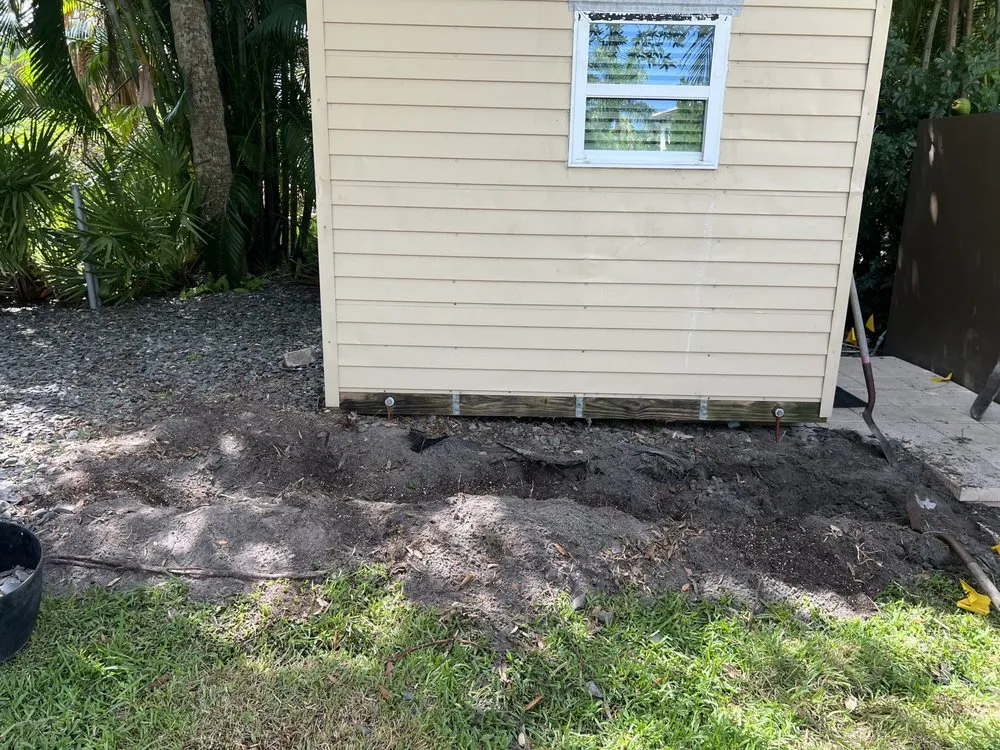 Trusted yard cleanup service for homes in West Palm Beach, FL by TD Custom junk removal Services