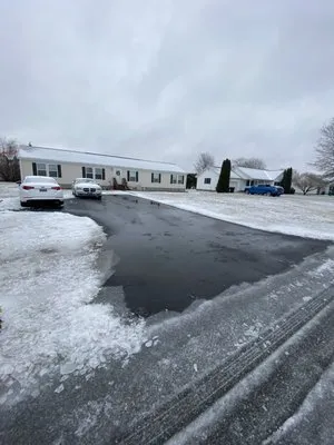 T&D Lawn & Home Maintenance Logo