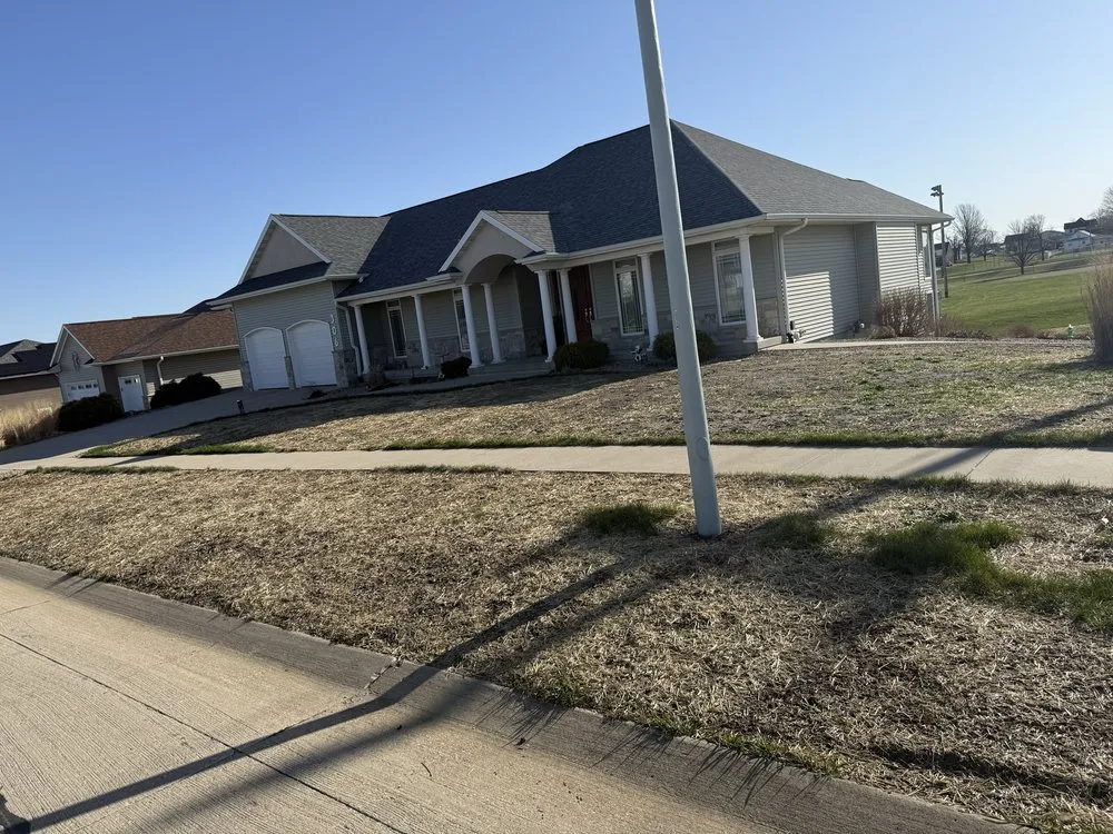 Reliable lawn mowing service in Marion, IA - T&D Lawncare