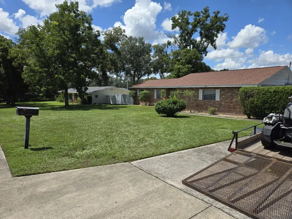 Expert landscaping services experts serving Lakeland, FL - Teague’s Lawn Care