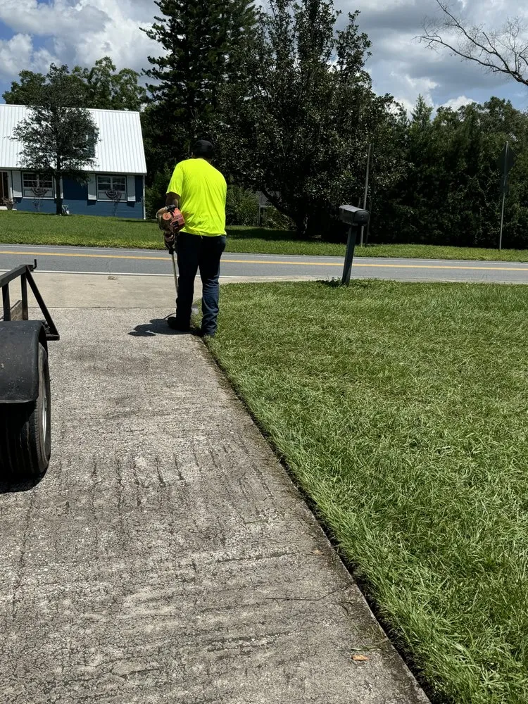 Affordable lawn mowing service for beautiful yards across Lakeland, FL - Teague’s Lawn Care