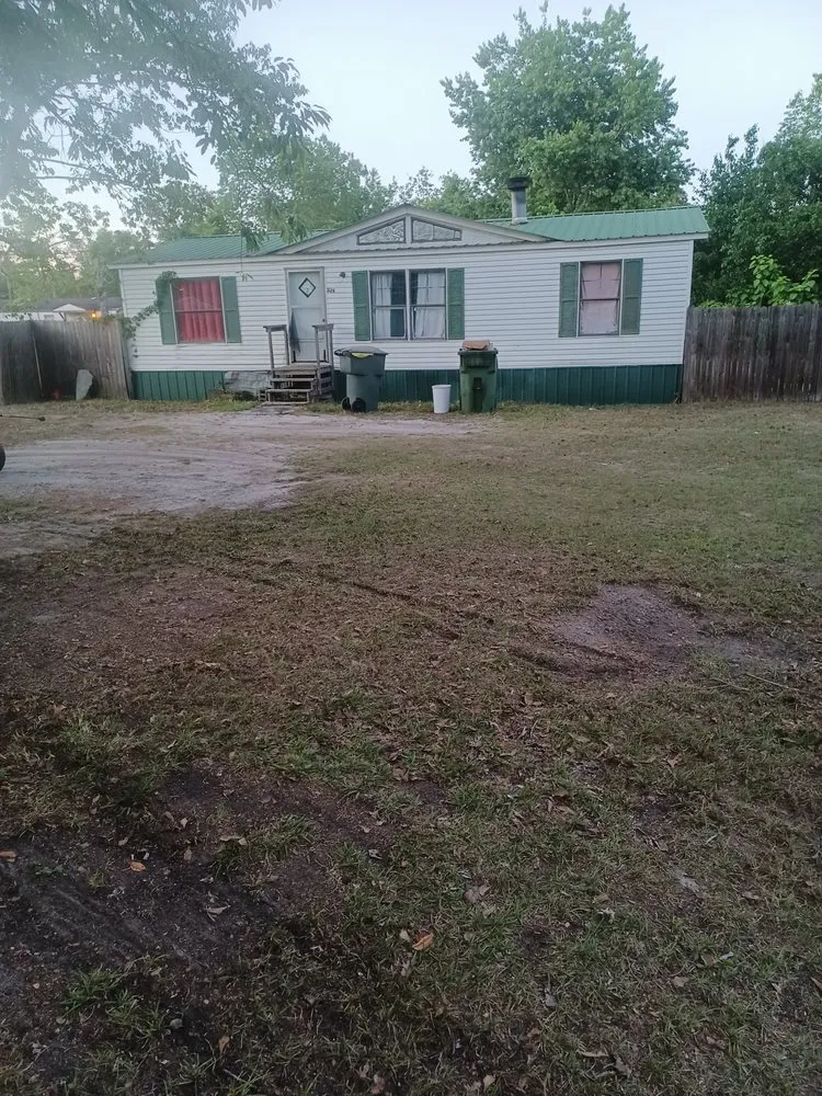 Affordable lawn care service in Jesup, GA by Team James Lawn And Residential Services