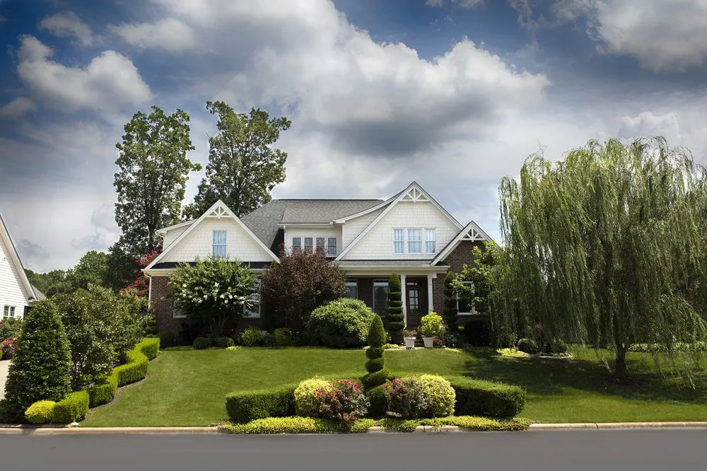 Reliable yard cleanup service for homes across Matthews, NC - Team Turf