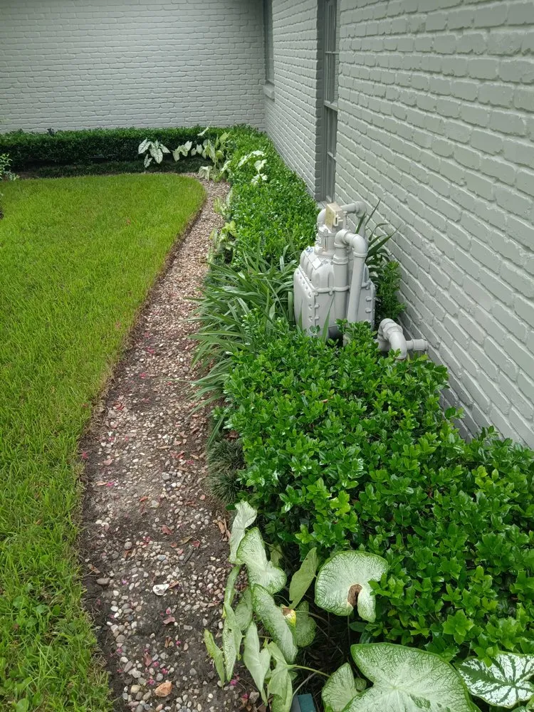 Professional landscaping services experts serving Houston, TX - Teds Lawn Care