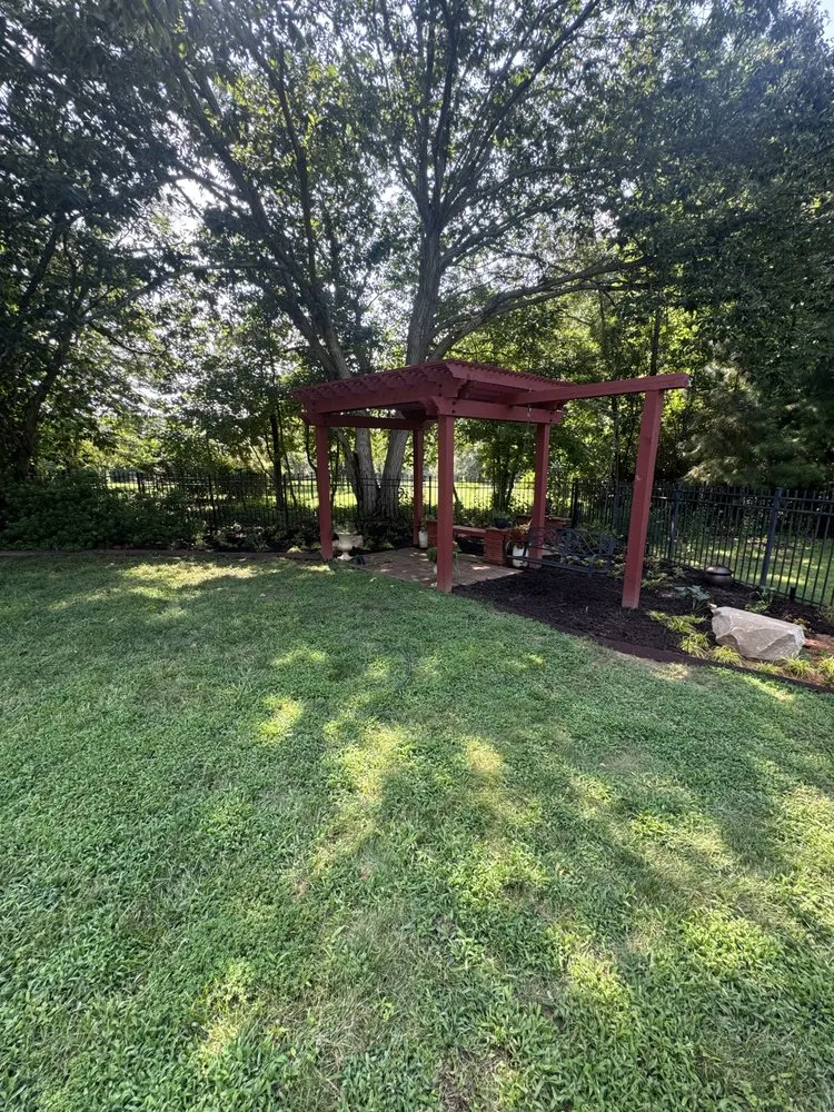 Professional yard maintenance in Charlotte, NC by Tee to Green