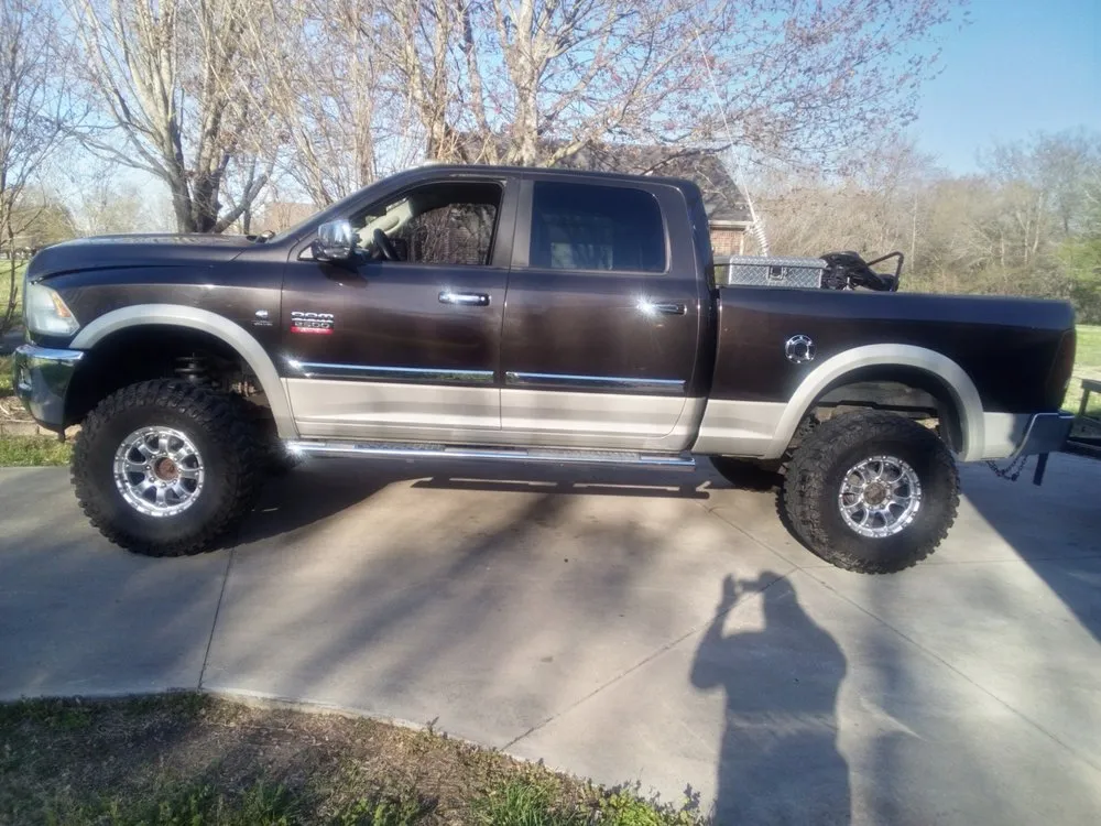 Top-rated lawn care service in Manchester, TN by Tee's mobile services