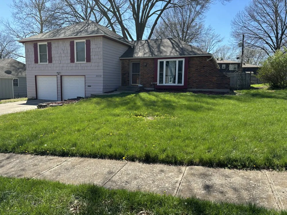 Expert garden landscaping in Kansas City, MO - Tell A Friend Lawn And Landscape