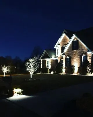 Tellez Landscaping and Lawncare Logo