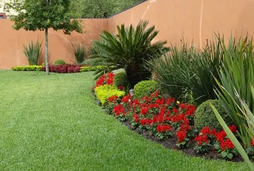 Reliable garden landscaping for beautiful yards in Davie, FL by Tellez Lawn Services