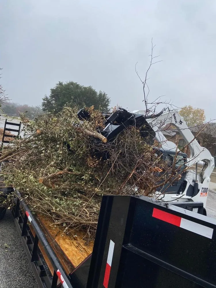 Professional yard cleanup service for homes across Copperas Cove, TX - Tenas Construction