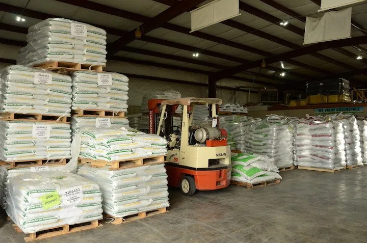 Top-rated yard maintenance for outdoor upgrades in Bowling Green, KY by Tenbarge Seed & Turfgrass Supplies