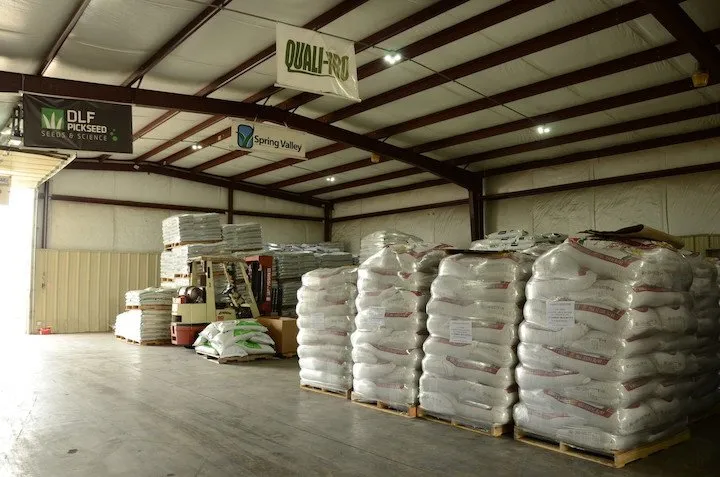 Trusted outdoor landscaping experts serving Bowling Green, KY - Tenbarge Seed & Turfgrass Supplies