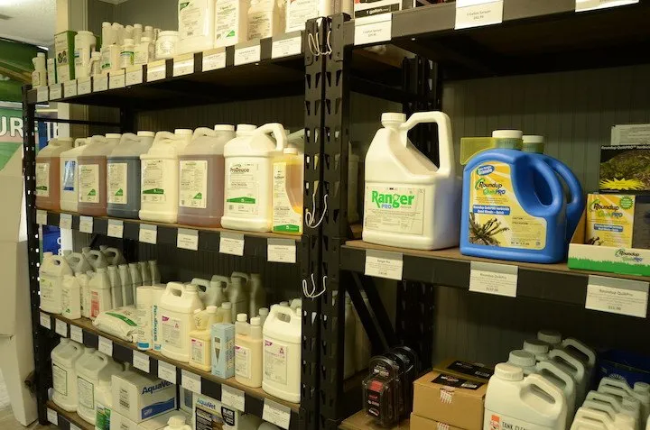 Reliable lawn mowing service experts serving Bowling Green, KY - Tenbarge Seed & Turfgrass Supplies