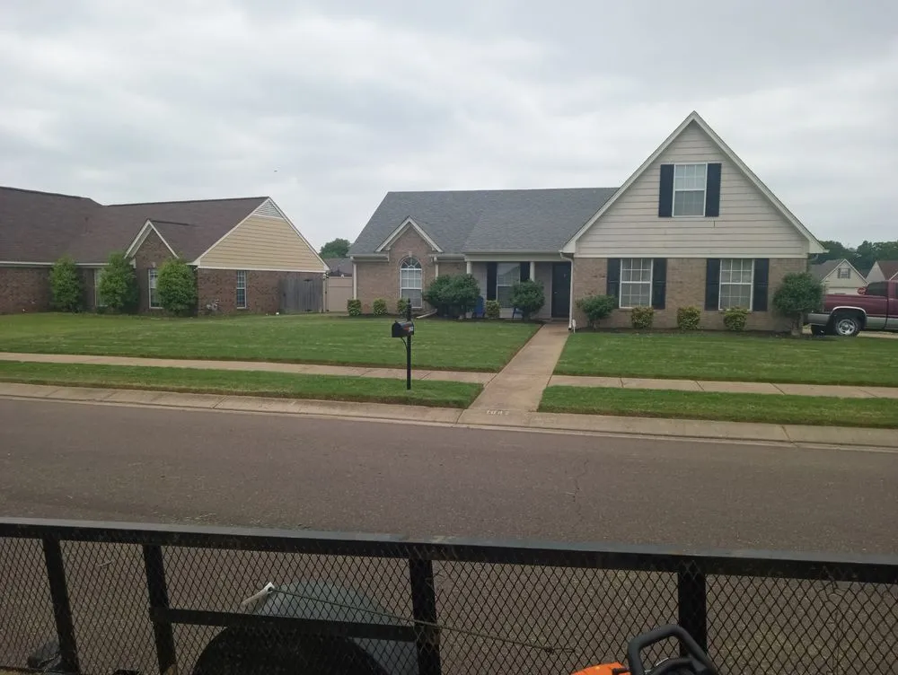 Custom lawn care service experts serving Southaven, MS - Tency J & W Lawn Services