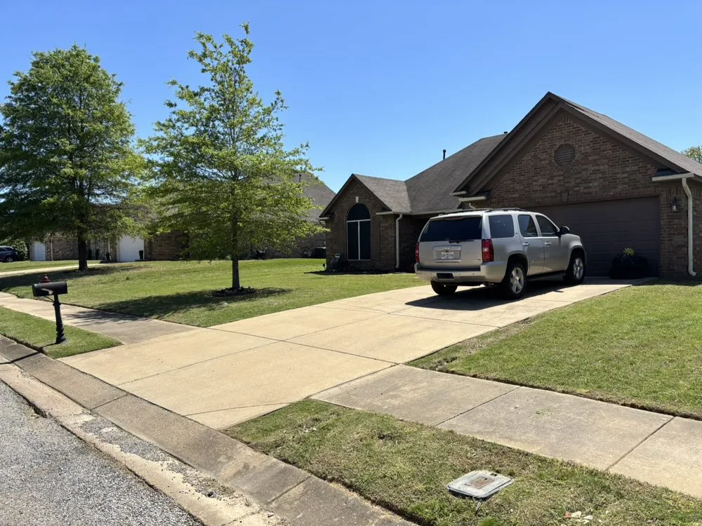 Top-rated residential landscaping for beautiful yards in Southaven, MS by Tency J & W Lawn Services