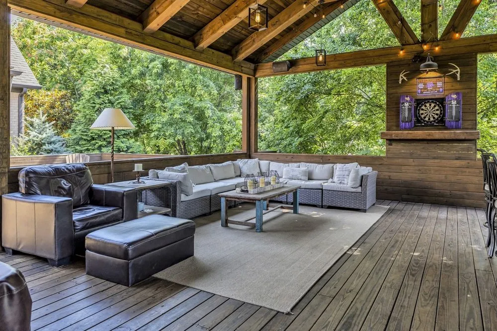 Custom landscape design for homes in Franklin, TN by Tennessee Custom Pools