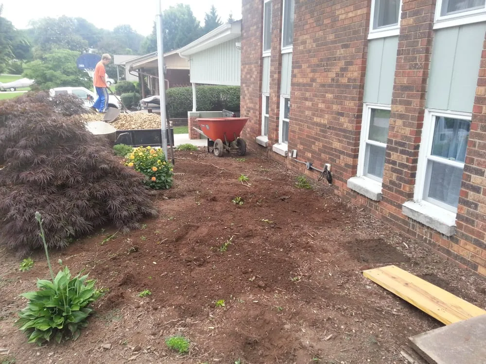 Professional yard maintenance in Oliver Springs, TN by Tennessee Lawn Care Inc