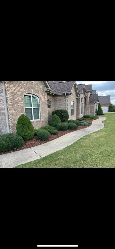 Top-rated landscape design with custom design in Muscle Shoals, AL by Tennessee River Lawn Care