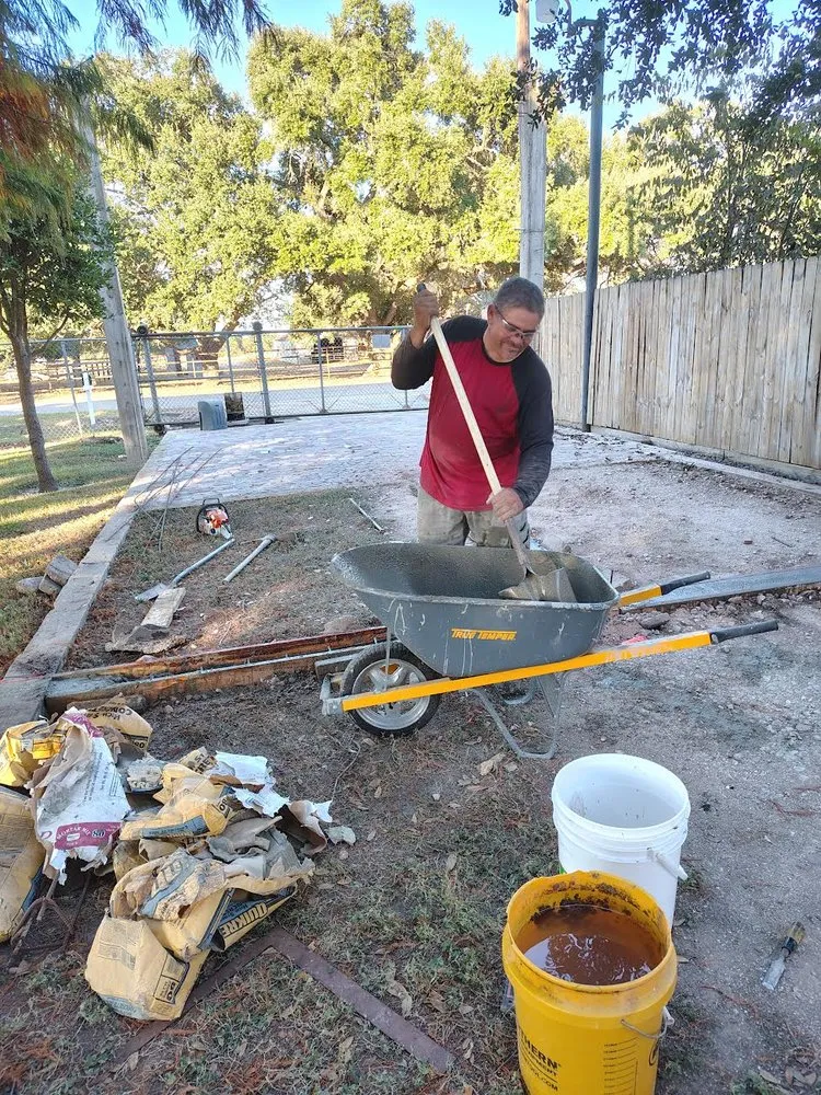 Top-rated lawn care service in Brookshire, TX - Teran Landscaping and Fence Service