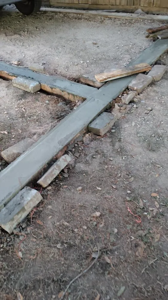 Custom yard cleanup service in Brookshire, TX by Teran Landscaping and Fence Service