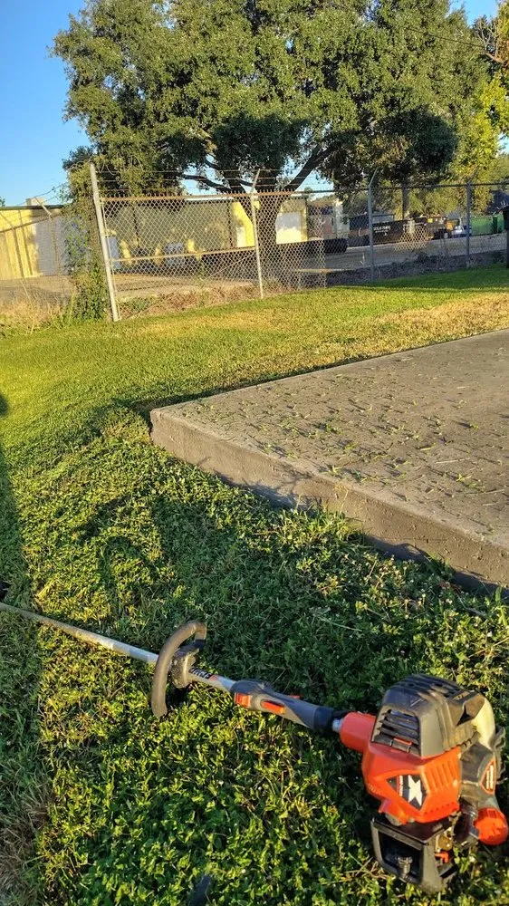 Expert landscaping services experts serving Brookshire, TX - Teran Landscaping and Fence Service