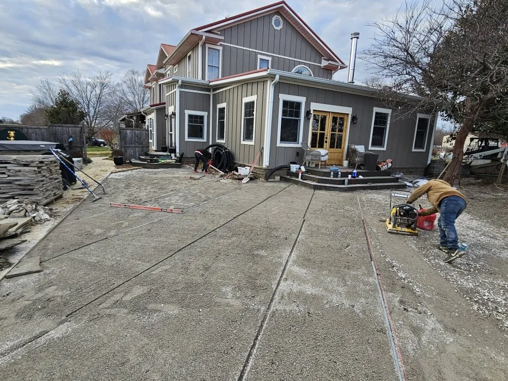 Professional residential landscaping in Shelbyville, KY by Tereso Estrada