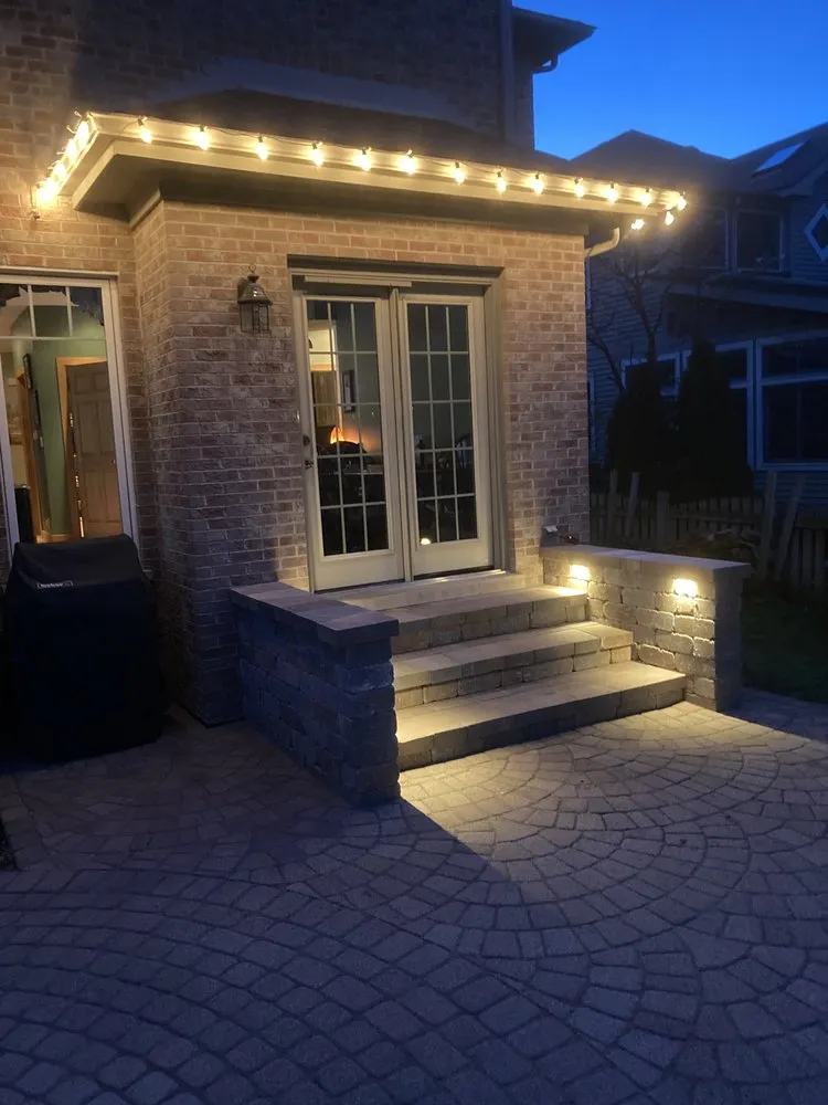 Custom lawn mowing service with custom design across Manhattan, IL - Terrain