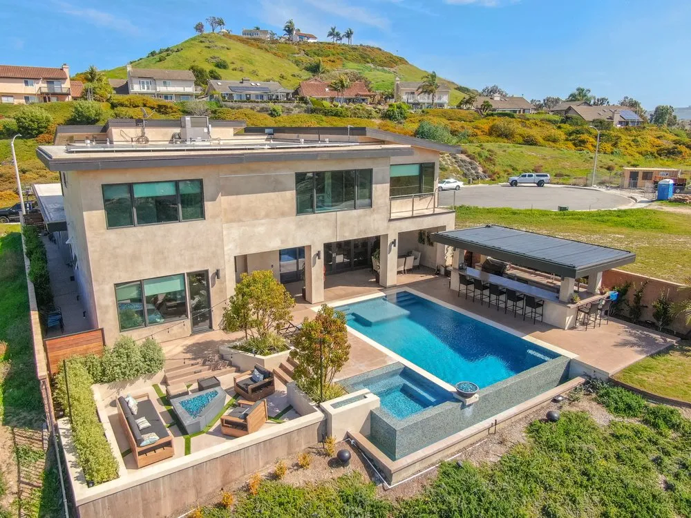 Local yard cleanup service in Orange, CA - Teserra