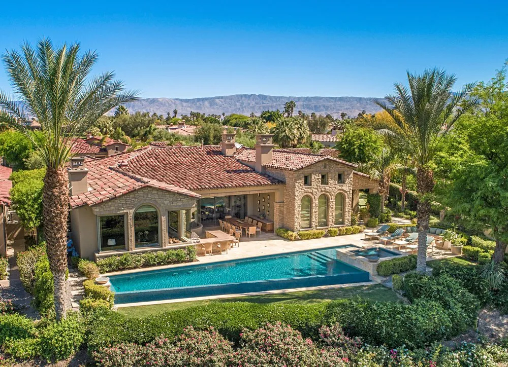 Custom lawn mowing service experts serving Palm Desert, CA - Teserra