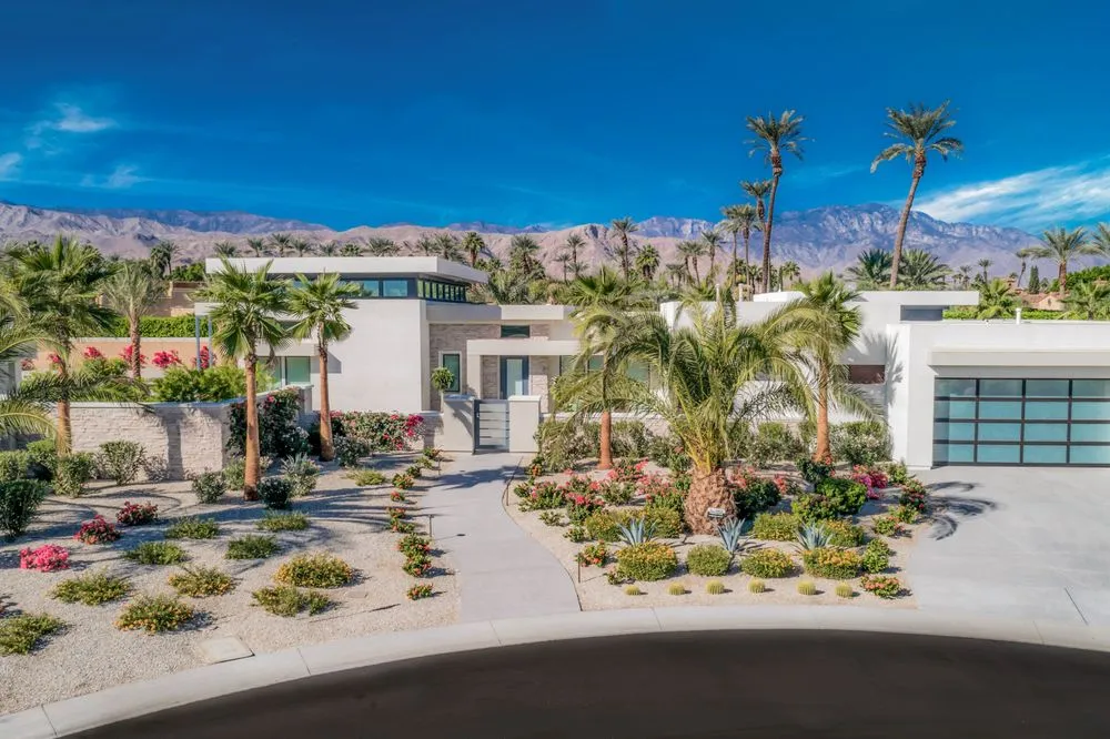 Expert yard maintenance in Palm Desert, CA by Teserra