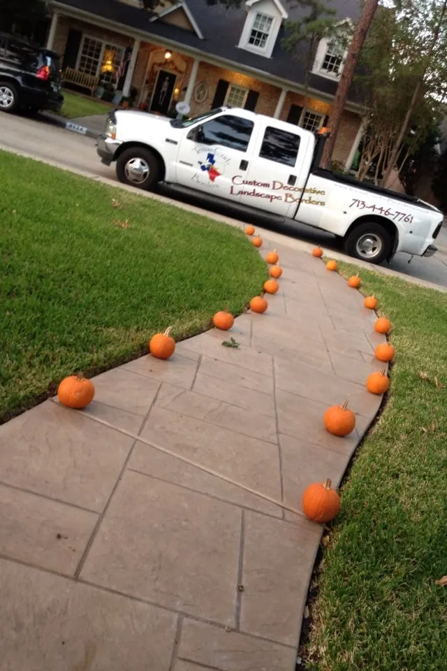 Affordable residential landscaping experts serving Houston, TX - Texas Curb n Borders